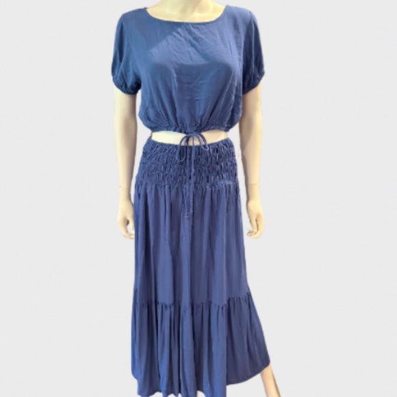 Boho Crop Top w/elastic Band that ties, Matching Maxi skirt w/Smocked Waist - Picture 4 of 5